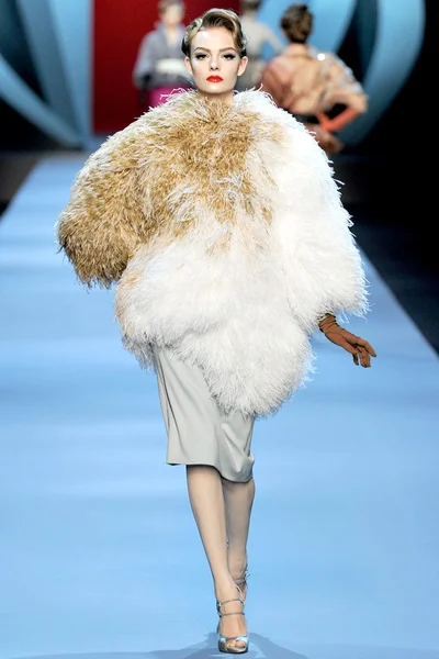 Look 10
